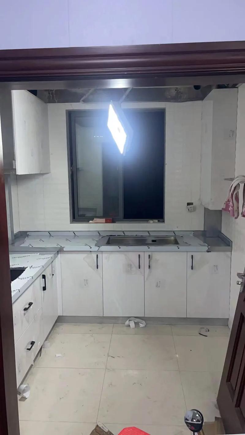 打造現代廚房的堅固基石 304不銹鋼櫥柜選購與應用全解析